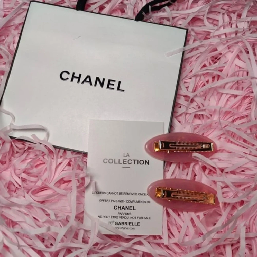 CHANEL 2Pc Lg Hair Clips Hot Pink/White Rhinestone CC Logo & Gift Bag - Picture 3 of 6